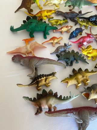 Lote de 55 Dinossauros em miniatura coloridos