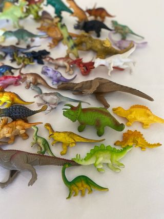 Lote de 55 Dinossauros em miniatura coloridos