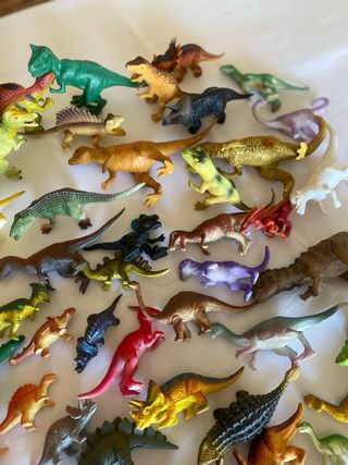 Lote de 55 Dinossauros em miniatura coloridos