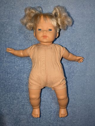 Muñeca bebé marca Llorens.