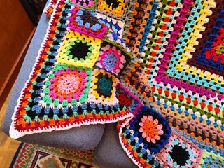 Manta crochet multicolor hecha a mano