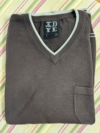 CHALECO MARRÓN “CUELLO EN PICO” Talla L