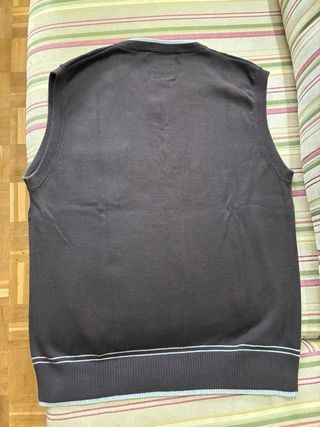 CHALECO MARRÓN “CUELLO EN PICO” Talla L