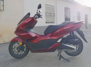 HONDA PCX 125 ABS 2023 + 2 Cascos (opcional)