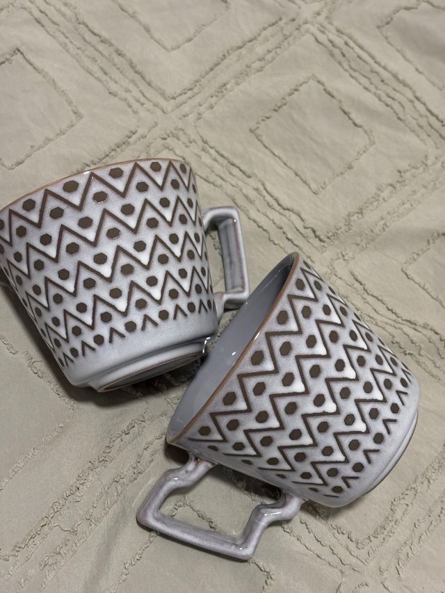 2 Tazas - Gris y marrón