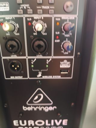 Altavoz Behringer 1000W MP3 digital