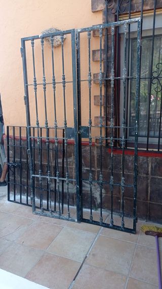 Cancela hierro antigua