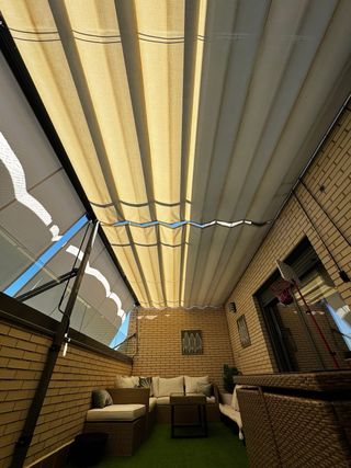 Pérgola exterior beige - toldo