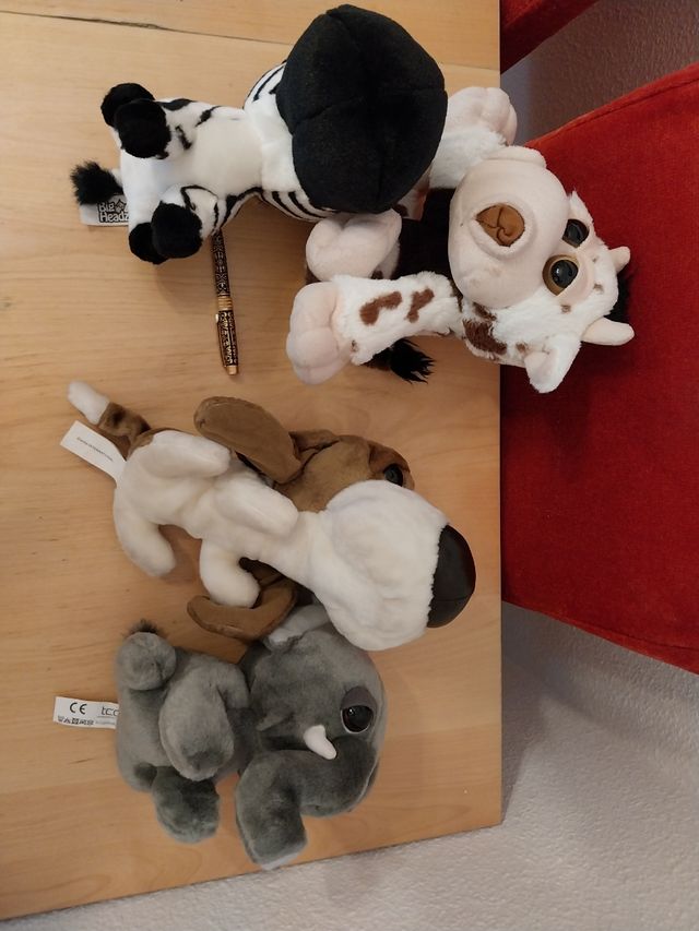 4 Peluches Animales - Ojos Tristes