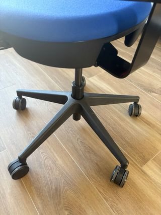 Silla oficina azul - casi nueva