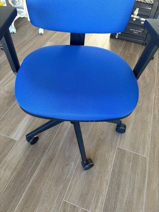 Silla oficina azul - casi nueva