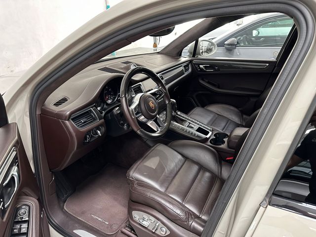 PORSCHE Macan GTS
