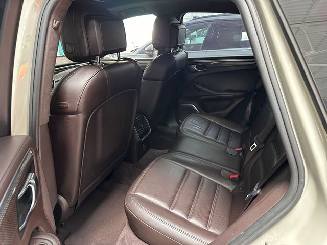 PORSCHE Macan GTS