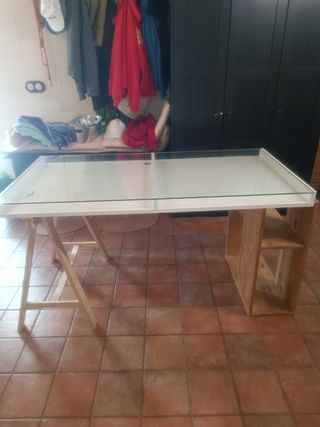 Mesa cristal + caballetes Ikea