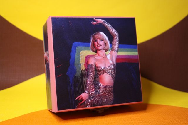 Box | Raffaella Carrà