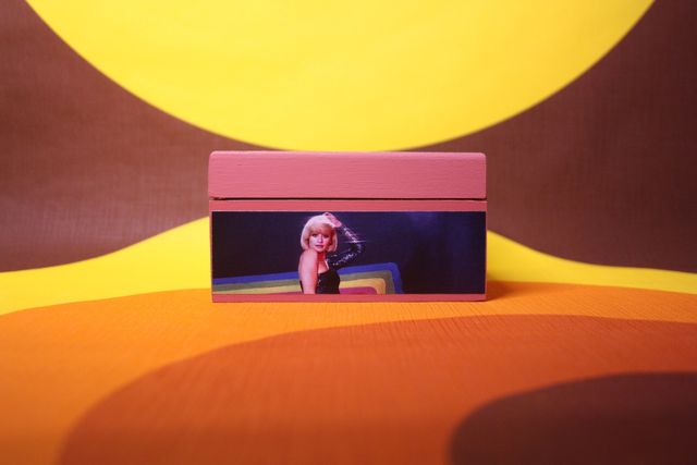 Box | Raffaella Carrà