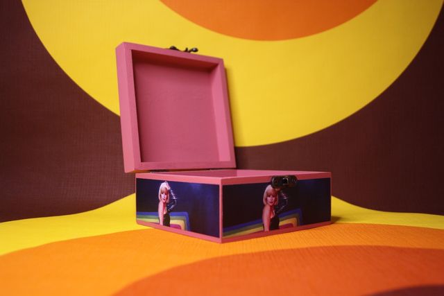 Box | Raffaella Carrà