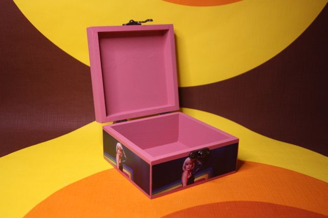 Box | Raffaella Carrà
