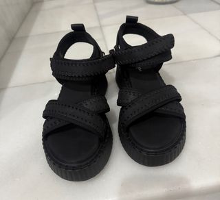 Sandalias negras