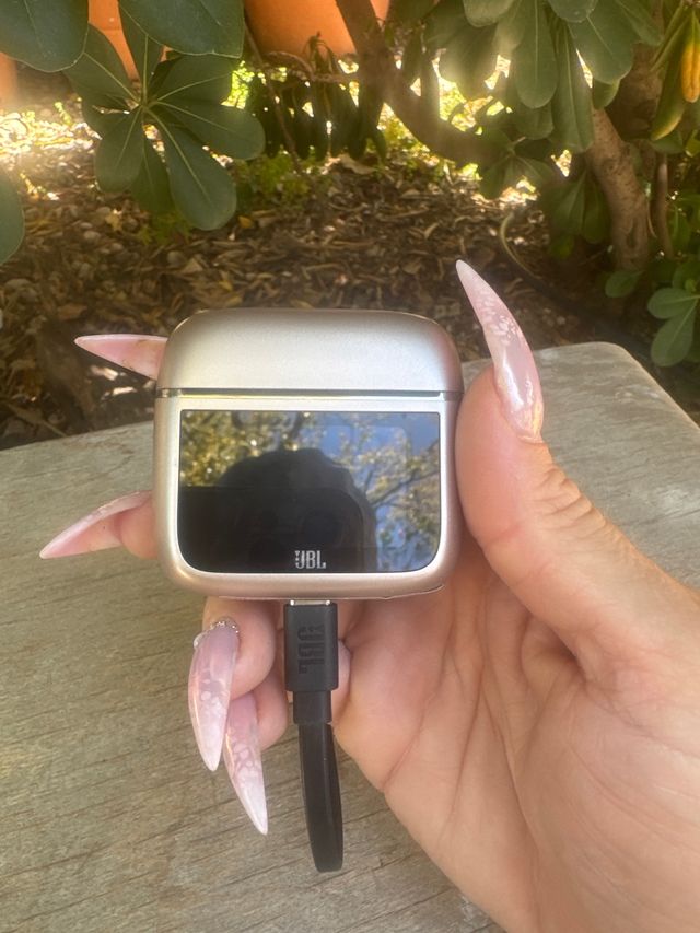 Auriculares JBL Tour Pro 3 dorados