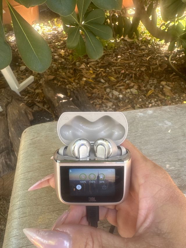 Auriculares JBL Tour Pro 3 dorados