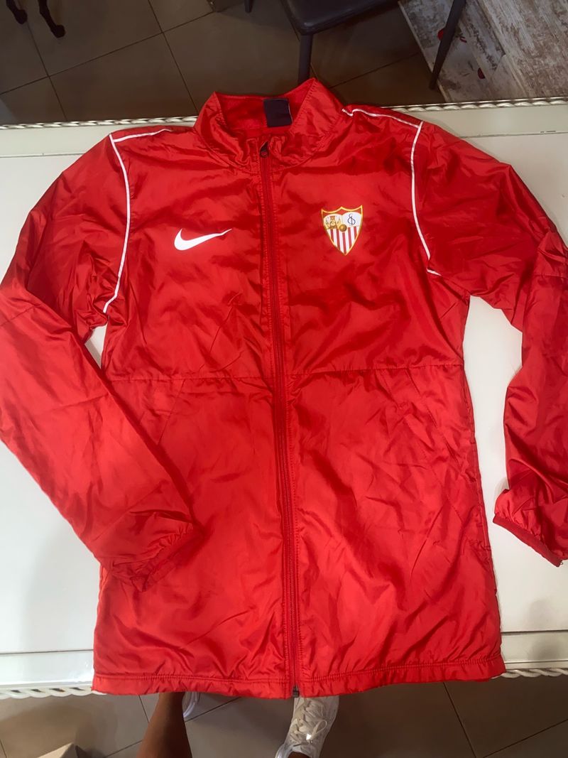 Cortavientos Sevilla FC Nike Talla S de segunda mano por 10 EUR en