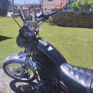 Moto Suzuki GN250