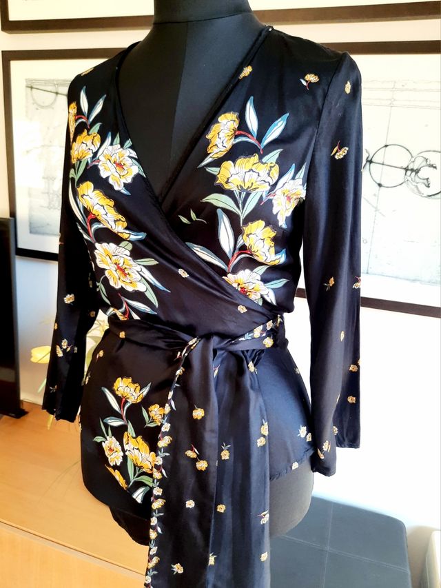 Blusa Zara cruzada flores