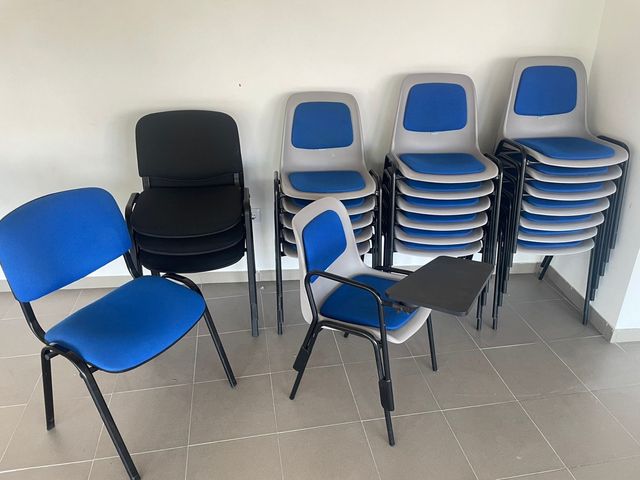 Sillas de oficina/reunión en buen estado. 
