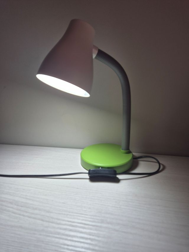 Lámpara escritorio verde y blanca