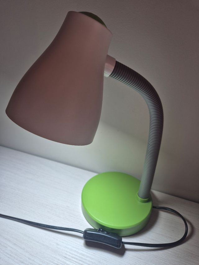 Lámpara escritorio verde y blanca