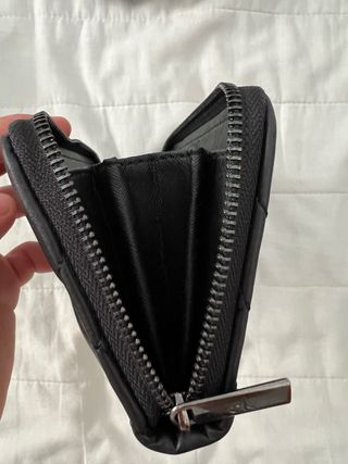 Cartera Calvin Klein negra acolchada