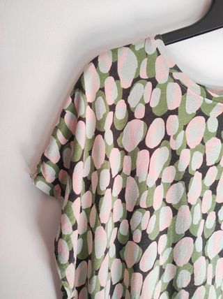 Camiseta estampada - Verde oliva y rosa