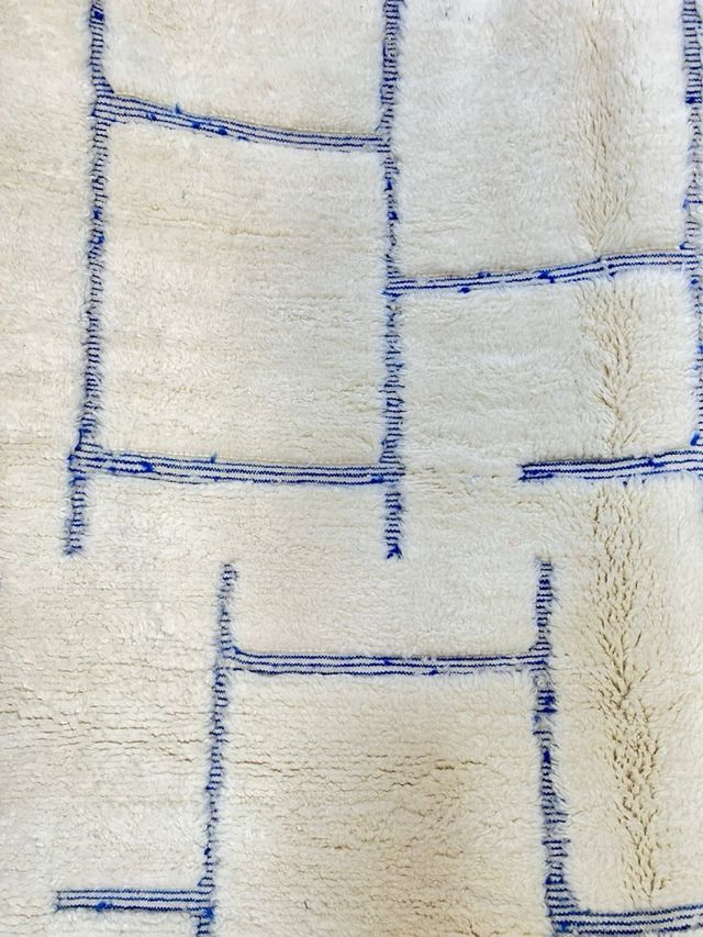 Alfombra Beni Ouarain azul y blanca