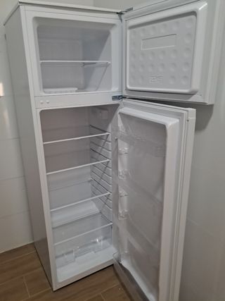 Frigorífico nuevo. Sin estrenar