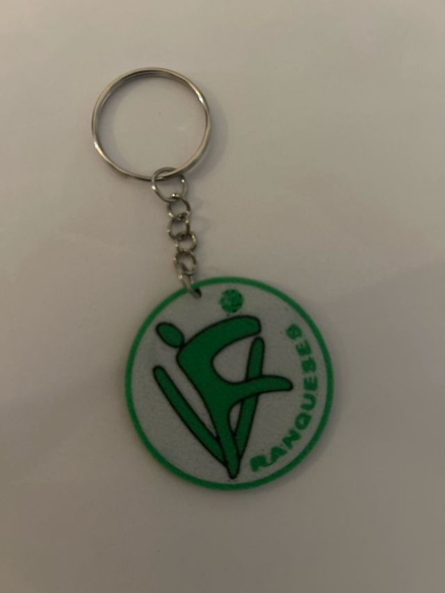 Se realizan llaveros personalizados.