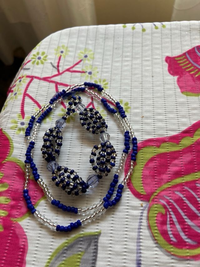 Collar y Pulsera de mostacillas azules y blanco