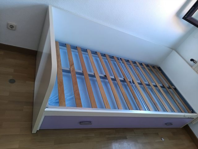 Cama nido auxiliar blanca y morada