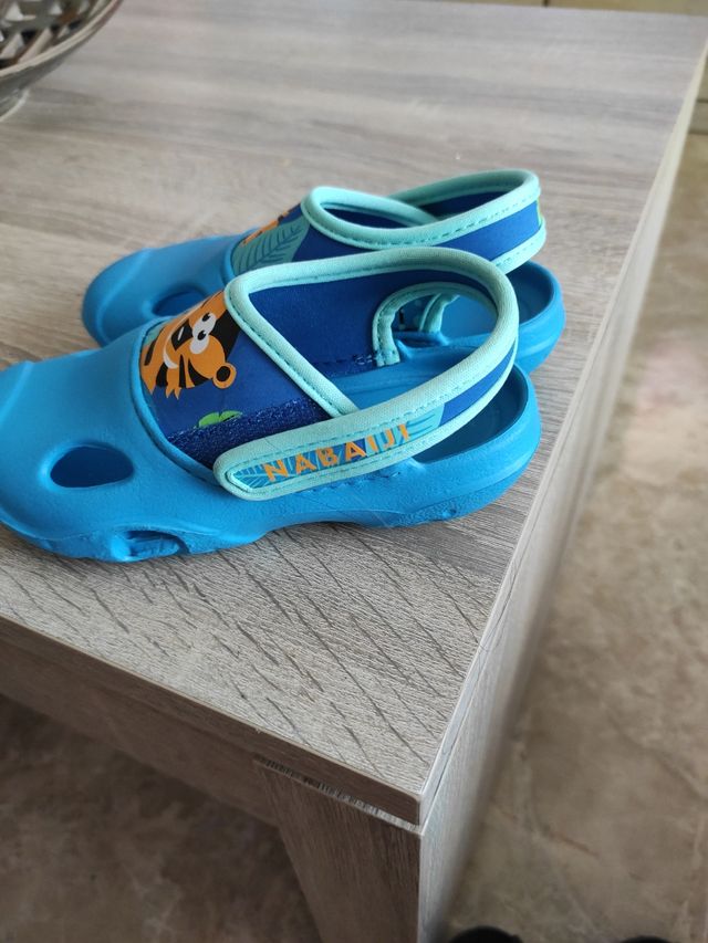 Chanclas Decathlon niño talla 24-25
