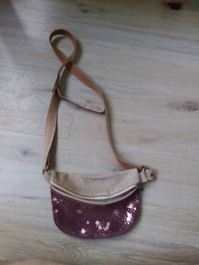 Riñonera bandolera beige y morada