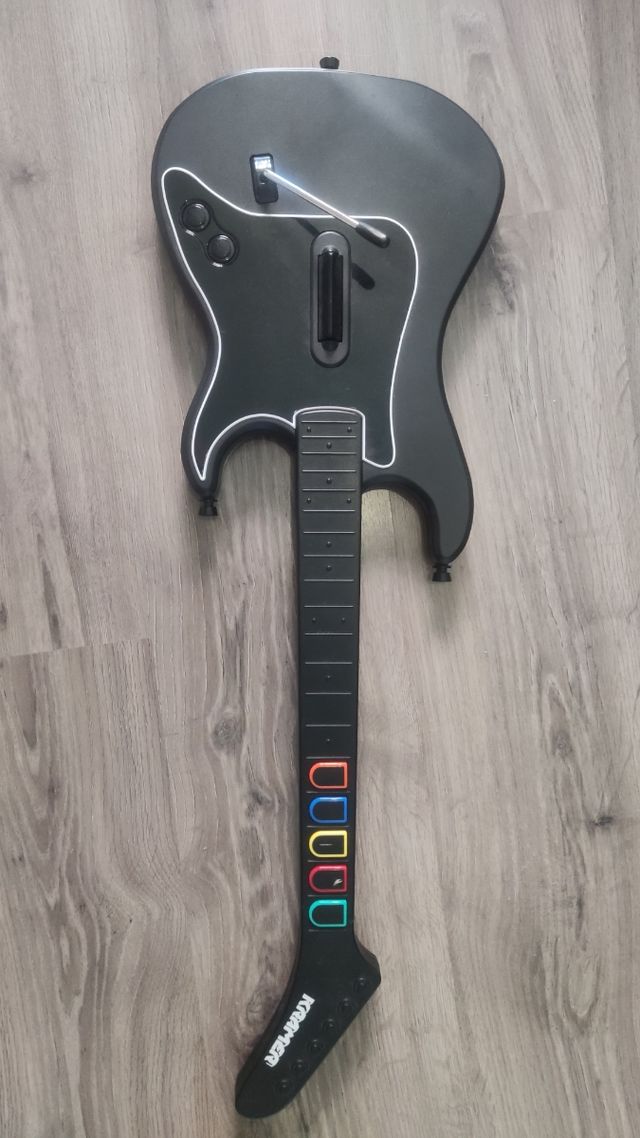 Guitarra Hero negra. 