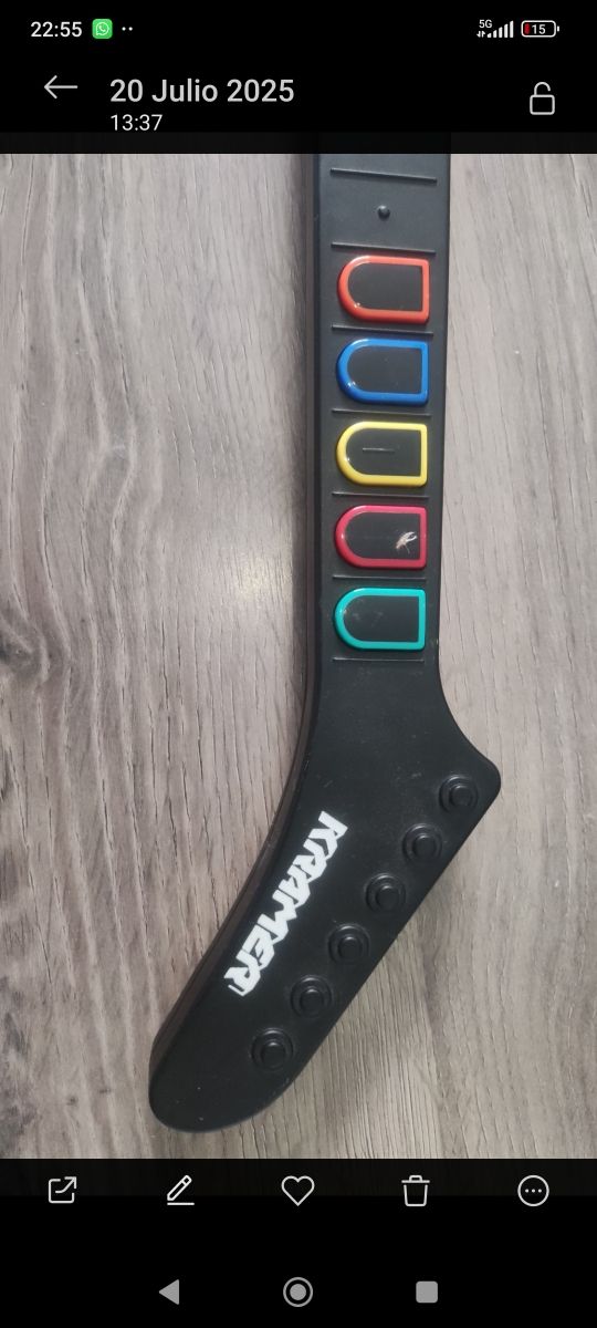 Guitarra Hero negra. 