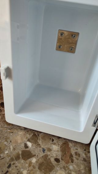 Mini nevera Coca-Cola con 2 cargadores para coche