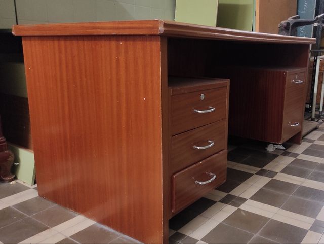 Scrivania in legno anni '70