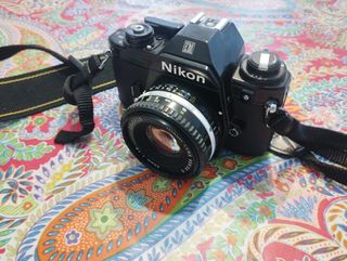 Cuerpo cámera Nikon EM negra