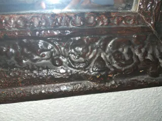 Espejo antiguo con marco de madera