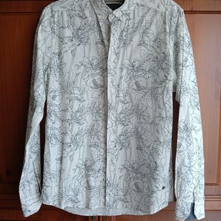 Camisa blanca estampada flores