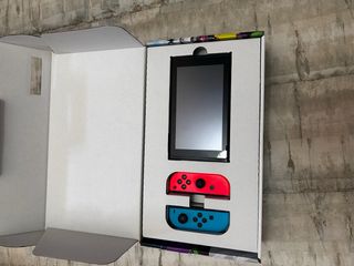 Nintendo Switch roja y azul + funda