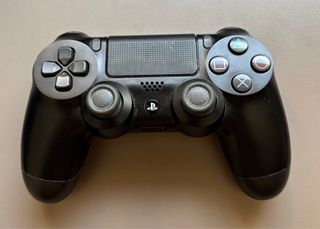 PS4 Slim (PlayStation 4) negra + mando PS4