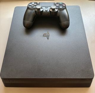 PS4 Slim (PlayStation 4) negra + mando PS4